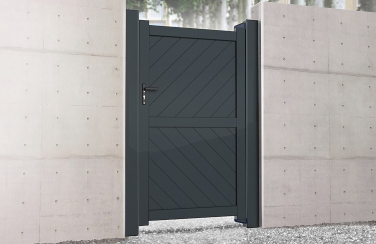 London aluminium side gate in black powdercoat 