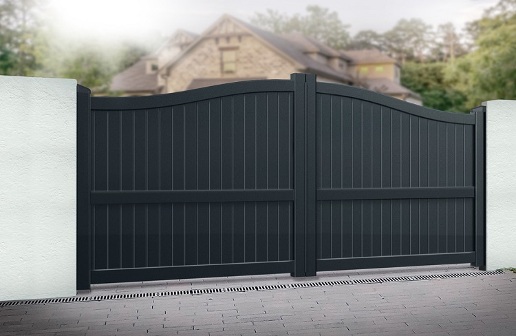 Wentworth aluminium driveway gates powder coated black